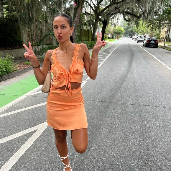 Pretty Little Thing Orange Mini Dress - Picture 4 of 4